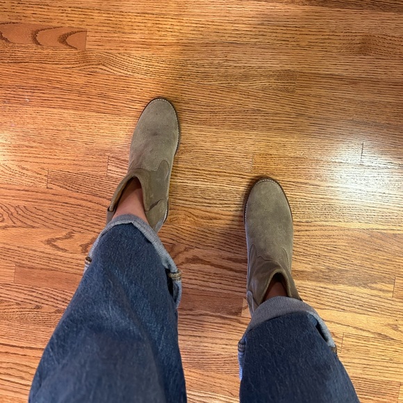 Isabel Marant suede susee ankle boots in taupe - Picture 13 of 13